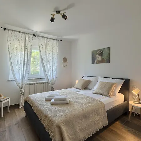 Ondine House By Istra Vacation بيت للعطل Hrboki