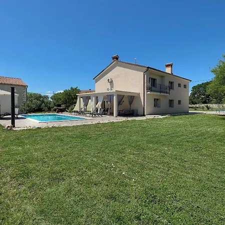 בית נופש Ondine House Hrboki